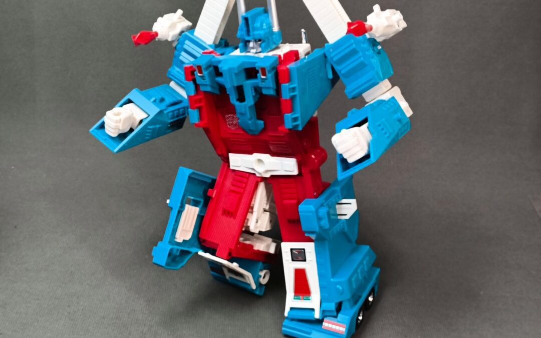 Transformers Missing Link C-10 Ultra Magnus In-Hand Images