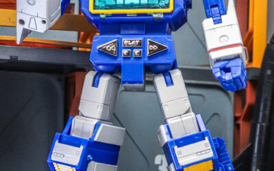Transformers MPG-19 Soundwave & Condor (Laserbeak) New In-Hand Images
