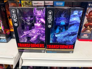First Look at Walmart Exclusive Dark Energon Cybertronic and Cybertread