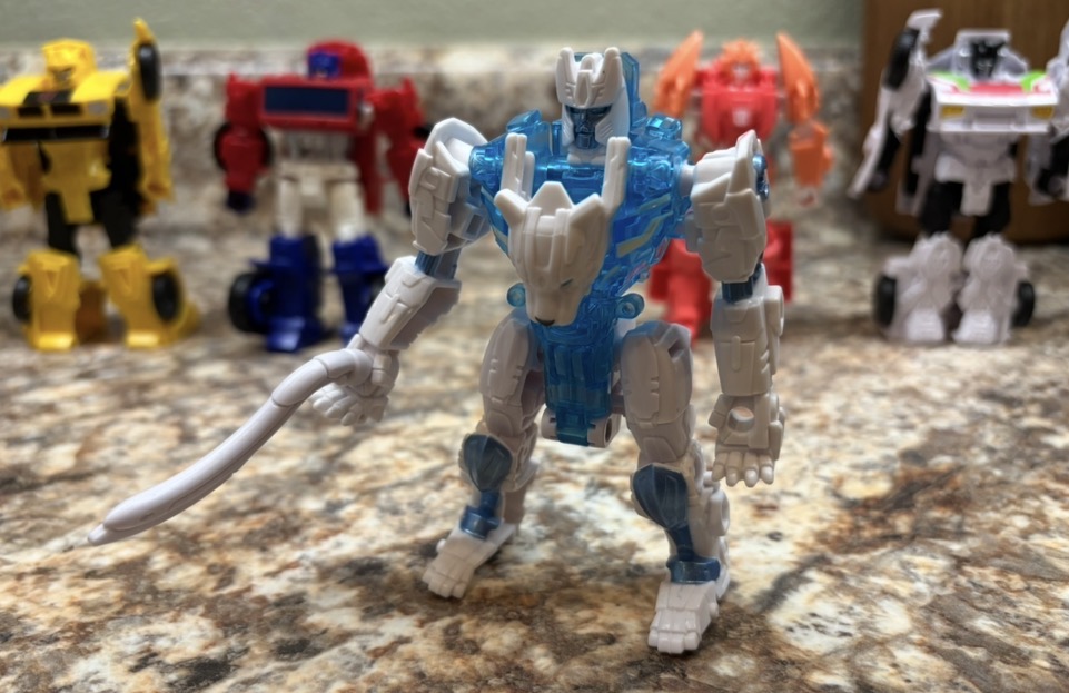 Transformers Cyberworld Cyber Changers Cheetor In-Hand Images