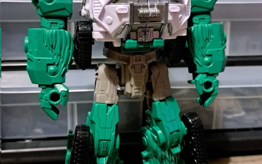 Transformers Cyberworld Energon Surge Ultimate Cyber Changers Hound In-Hand Images