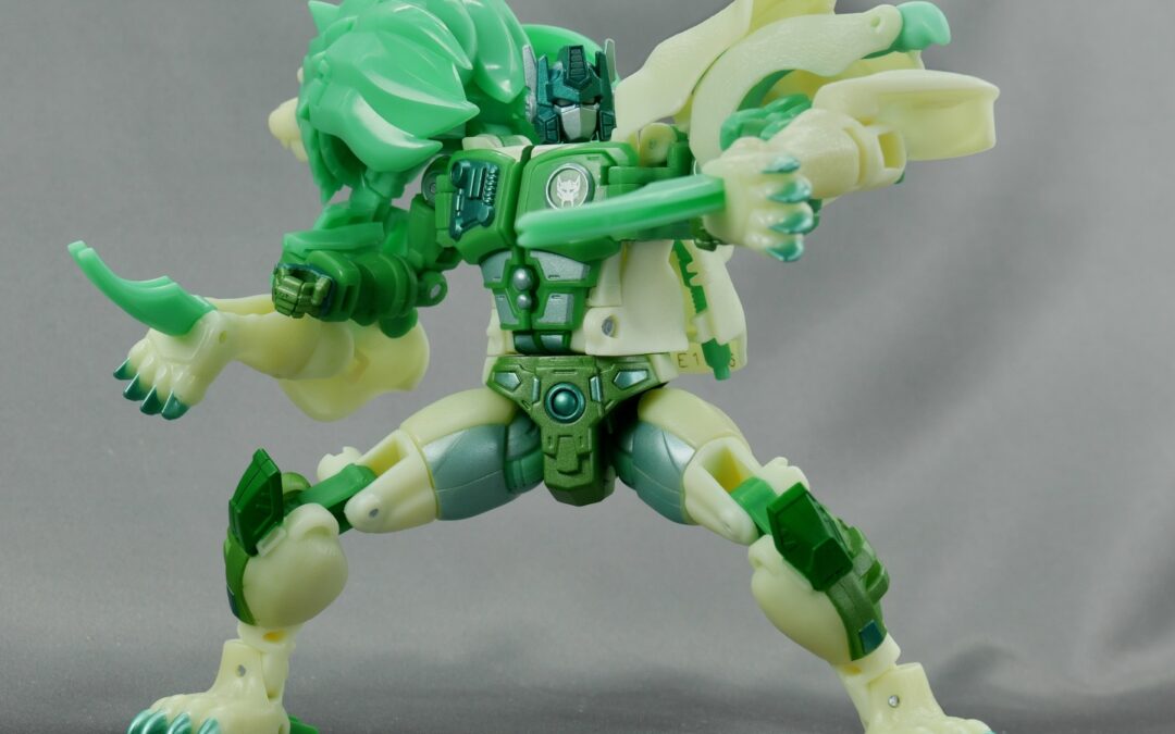 Takara Tomy New Legends NL-01 Lio Convoy Legendary Green Lion Ver. In-Hand Images