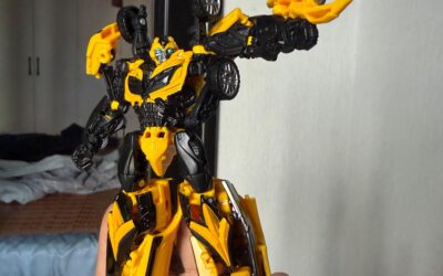 Transformers Studio Series Deluxe Age Of Extinction Bumblebee In-Hand Images