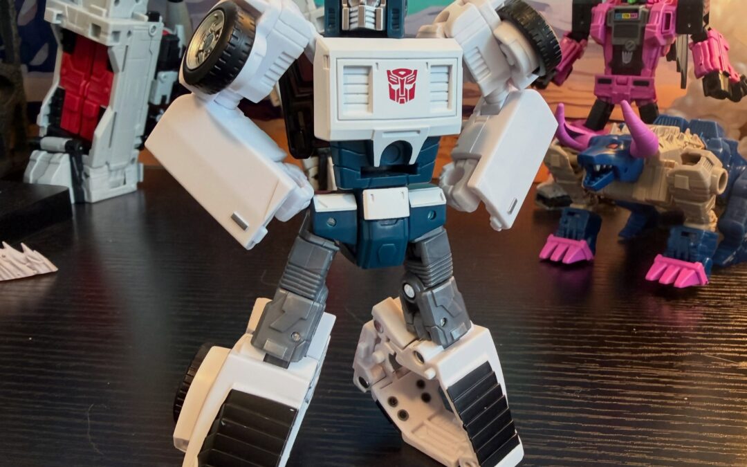 Transformers Age Of The Primes Deluxe Tailgate In-Hand Images