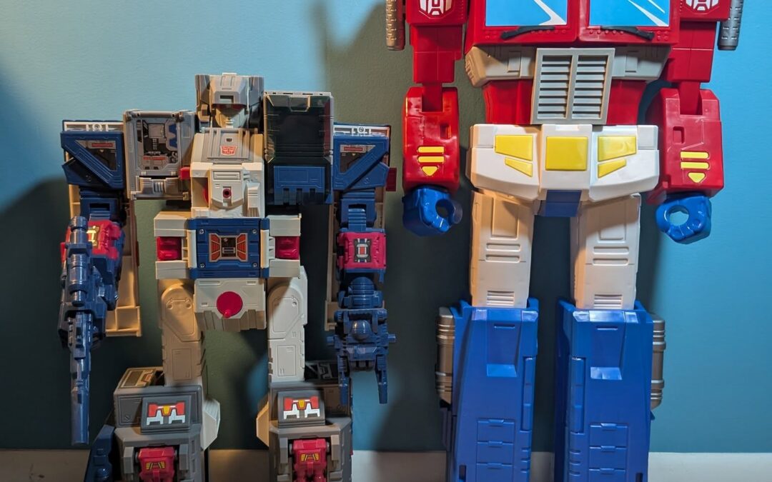 Big-Figs 30-inch Transformers Optimus Prime In-Hand Images