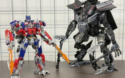 Takara Dramatic Capture Series Optimus Prime and Jetfire in Hand Images