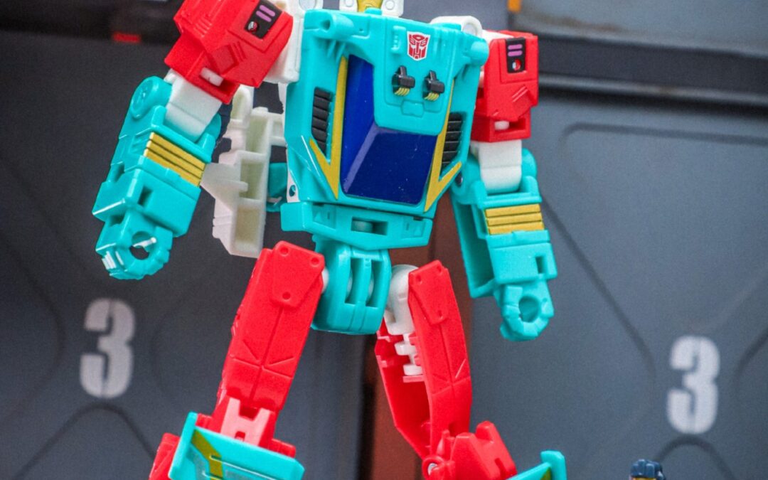 Transformers Age Of The Primes Deluxe Joyride & Hotwire Additional In-Hand Images