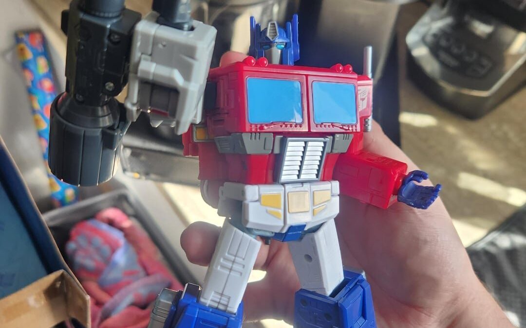 Transformers Studio Series Energon Universe Optimus Prime In-Hand Images