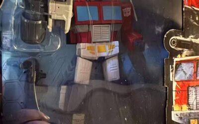 Transformers Studio Series Energon Universe Optimus Prime In-Package Images