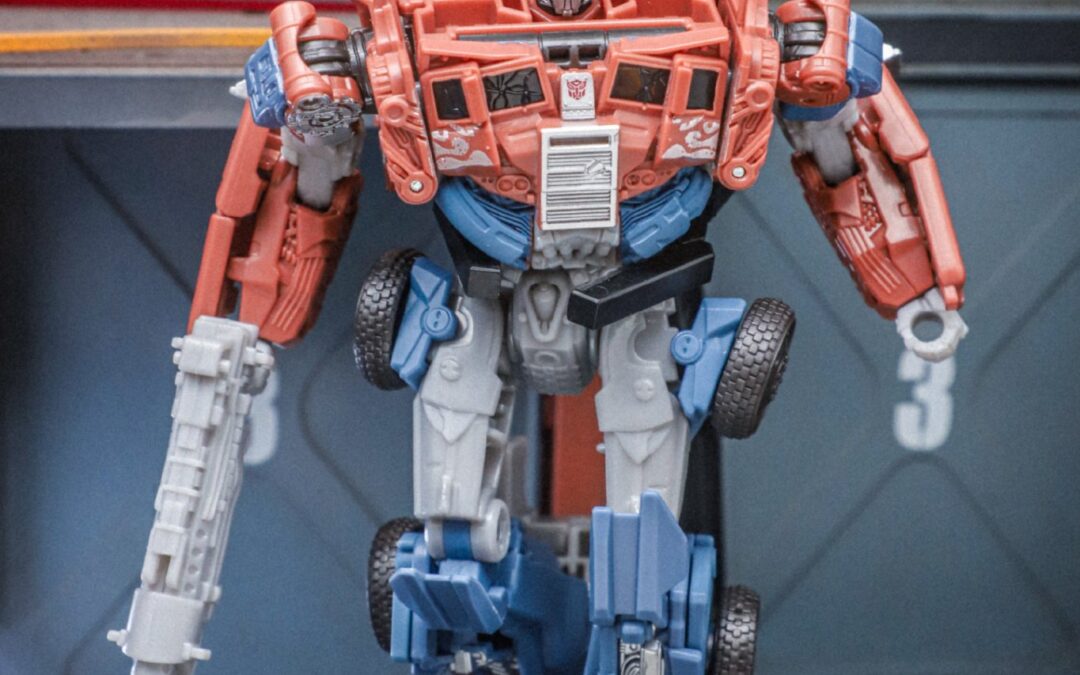 Transformers Studio Series Voyager Age Of Extinction Optimus Prime Additional In-Hand Images