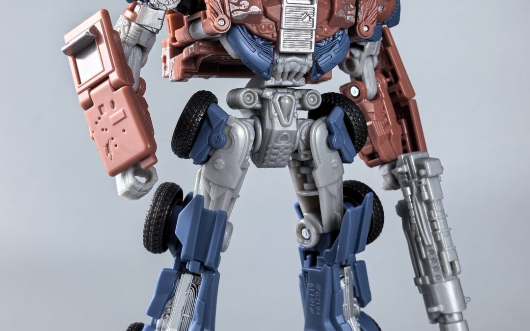 Transformers Studio Series Voyager Age Of Extinction Optimus Prime In-Hand Images