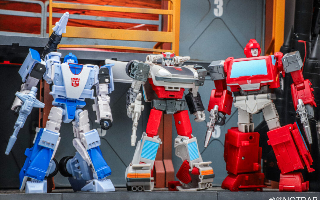 Transformers Age Of The Primes Generations Selects Autobot 3-pack Mirage, Ironhide & Bluestreak In-Hand Images
