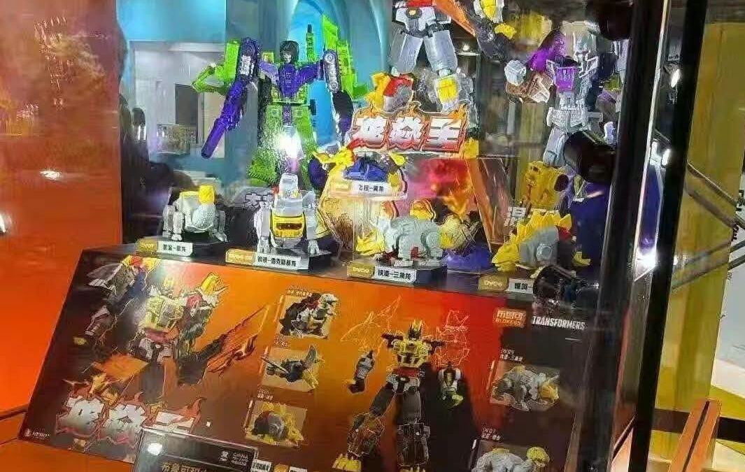 Blokees Defender Version 9 Volcanicus Color Sample Image