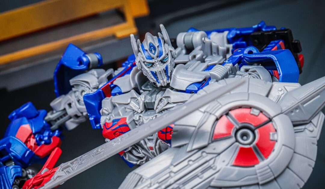 TFORMERS – Daily Prime – AOE Last Knight Optimus Prime In-Hand Images of Transformers Studio Series Leader Figure