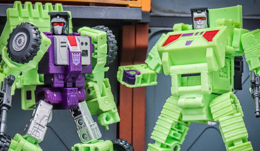 86 Scrapper and Bonecrusher In-Hand Images of Studio Series Constructicons