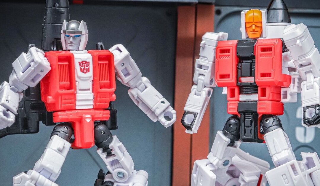 New Aerialbots Air Raid & Slingshot In-Hand Images of Transformers Age Of The The Primes Deluxes