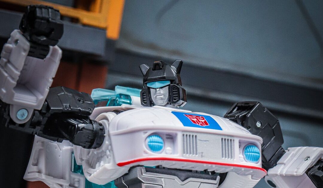 86 Autobot Jazz In-Hand Images of Transformers Studio Series Reissue