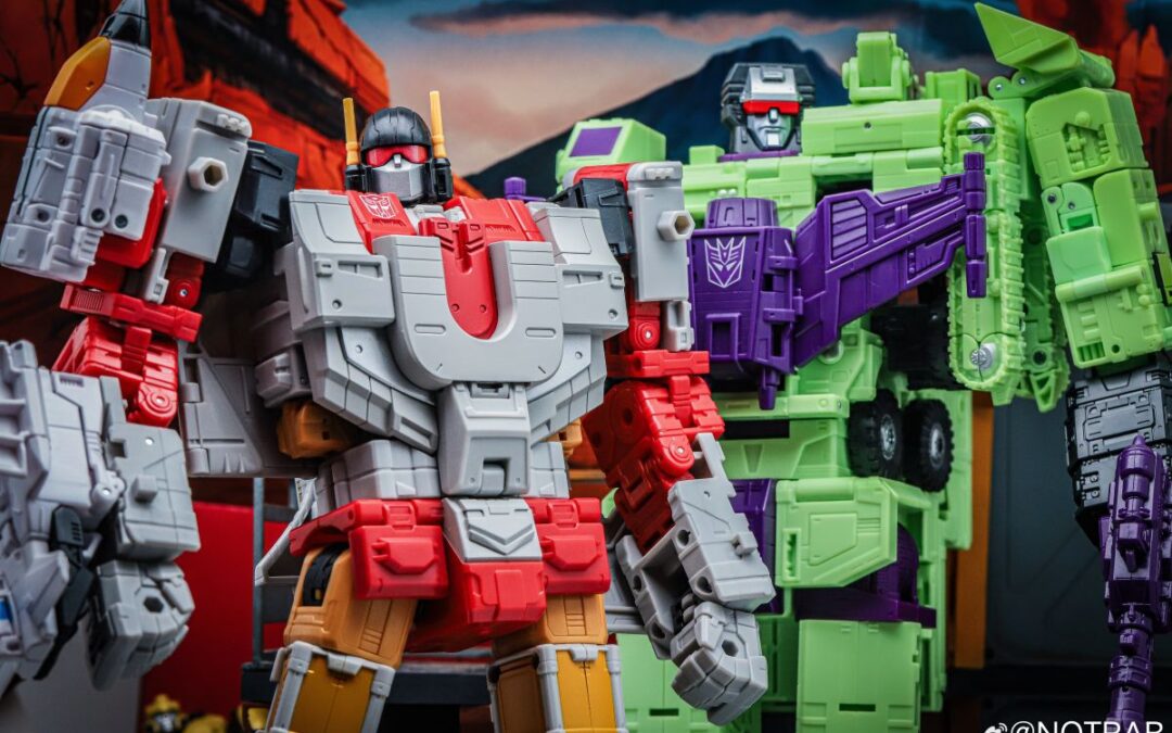 Aerialbots Silverbolt / Superion New In-Hand Images from Age Of The Primes