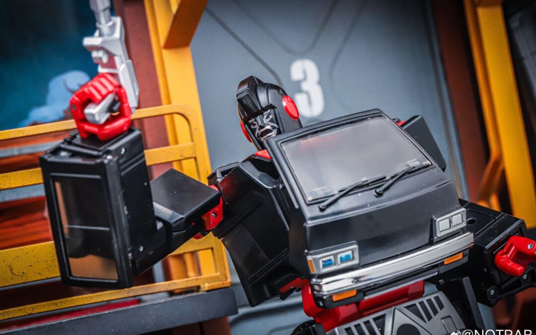 MPG-11 DK-2 Guard In-Hand Images Gallery of TOMY Transformers MasterPiece